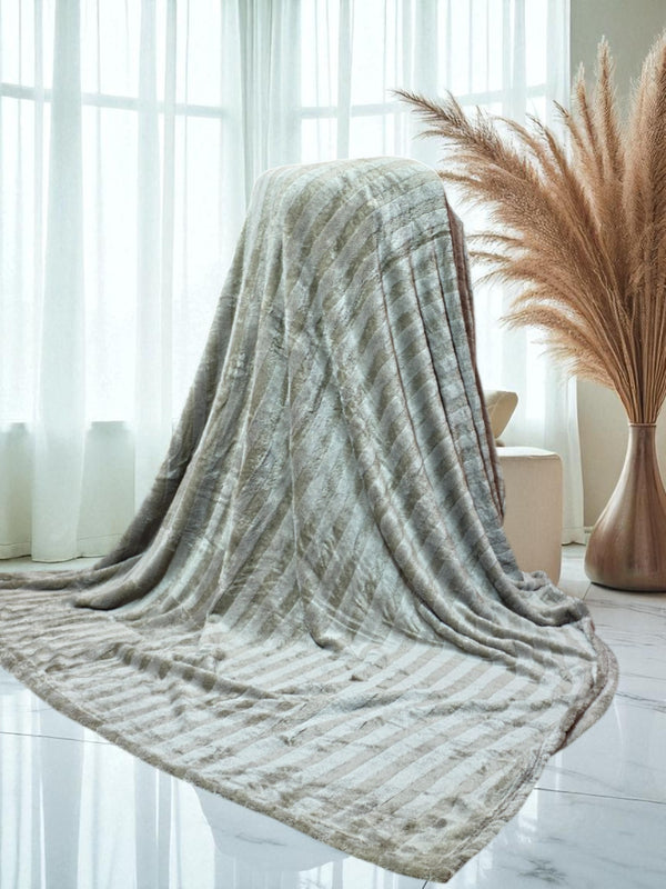 The Linear Comfort Blanket (AR-473)